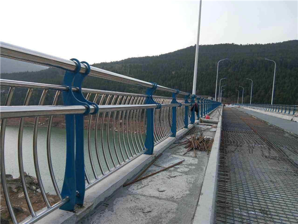奉贤不锈钢桥梁护栏的特点及其在桥梁安全中的重要作用